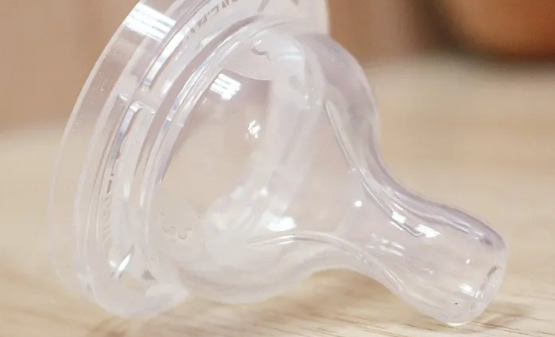 分享寶寶各個(gè)階段奶瓶奶嘴的最佳大小，0-3月使用S型的比較合適