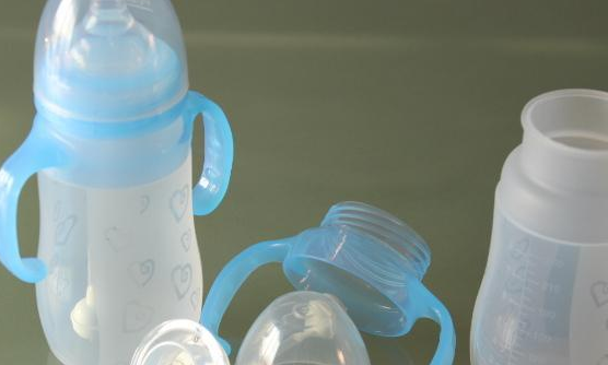 分享寶寶各個(gè)階段奶瓶奶嘴的最佳大小，0-3月使用S型的比較合適