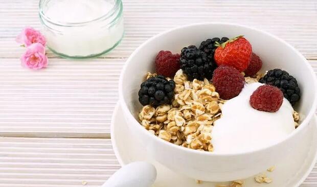 孕媽媽想改善孕吐，吃下這些食物可以緩解