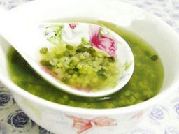 小兒中暑嘔吐不止怎么辦