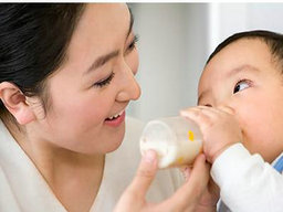 應(yīng)該用什么水沖奶粉