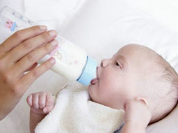 新生兒用什么水沖奶粉好